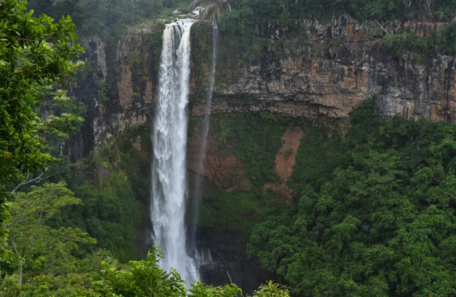 Chamarel Waterfall - один из крупнейших водопадов острова Маврикий
